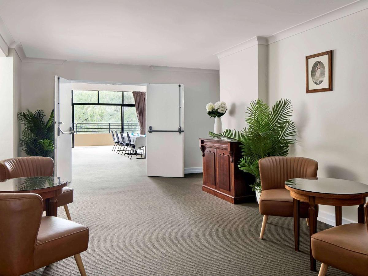 Отель Ibis Styles Тамуорт Экстерьер фото